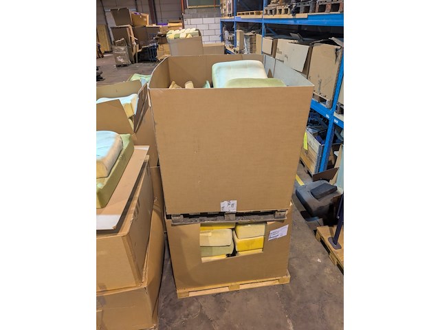 Partij onderdelen bioscoopstoelen - afbeelding 3 van  22