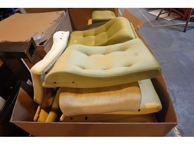 Partij onderdelen bioscoopstoelen - afbeelding 2 van  9