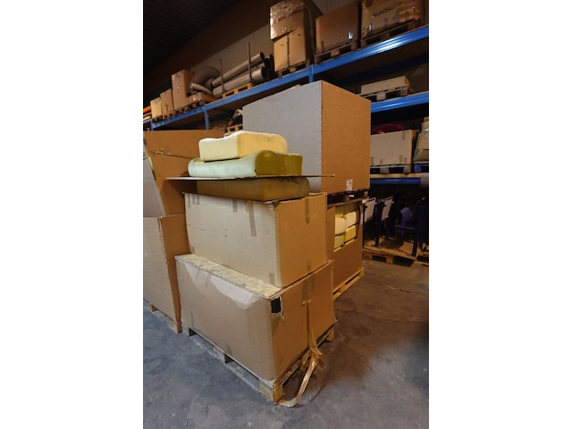 Partij onderdelen bioscoopstoelen - afbeelding 8 van  9