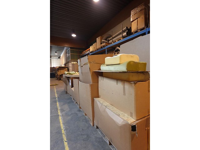 Partij onderdelen bioscoopstoelen - afbeelding 9 van  9
