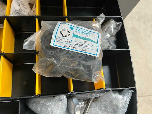 Partij onderdelen en bevestigingsmaterialen - afbeelding 4 van  9