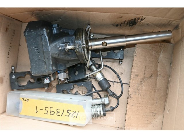 Partij onderdelen voor aandrijving zoutstrooier - afbeelding 6 van  6