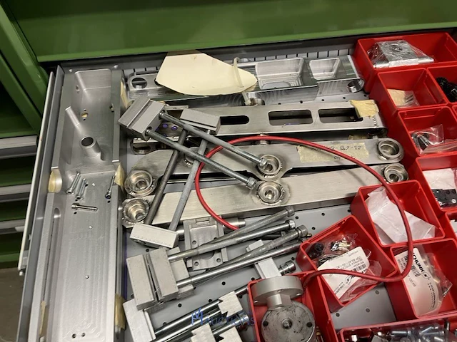 Partij onderdelen voor grijpers en in-mould-labeling - afbeelding 54 van  83