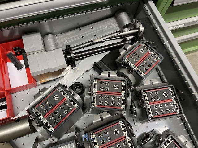 Partij onderdelen voor grijpers en in-mould-labeling - afbeelding 69 van  83