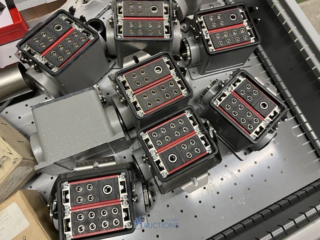 Partij onderdelen voor grijpers en in-mould-labeling - afbeelding 70 van  83