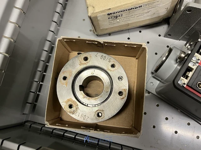 Partij onderdelen voor grijpers en in-mould-labeling - afbeelding 72 van  83