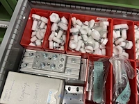 Partij onderdelen voor grijpers en in-mould-labeling - afbeelding 73 van  83