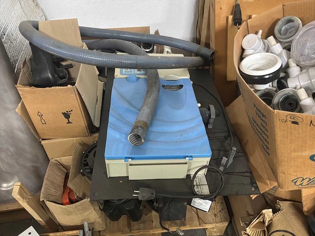 Partij onderdelen voor jacuzzi - afbeelding 2 van  7