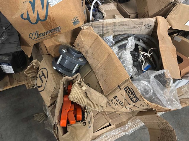 Partij onderdelen voor jacuzzi - afbeelding 3 van  7