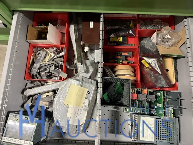 Partij onderdelen voor verpakkingsmachines en robots - afbeelding 13 van  100