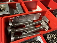 Partij onderdelen voor verpakkingsmachines en robots - afbeelding 27 van  100