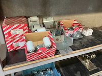 Partij onderdelen - afbeelding 6 van  8