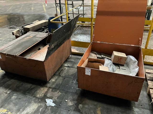 Partij onderdelen - afbeelding 1 van  9