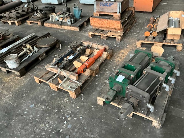 Partij onderdelen - afbeelding 1 van  4