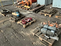 Partij onderdelen - afbeelding 1 van  7