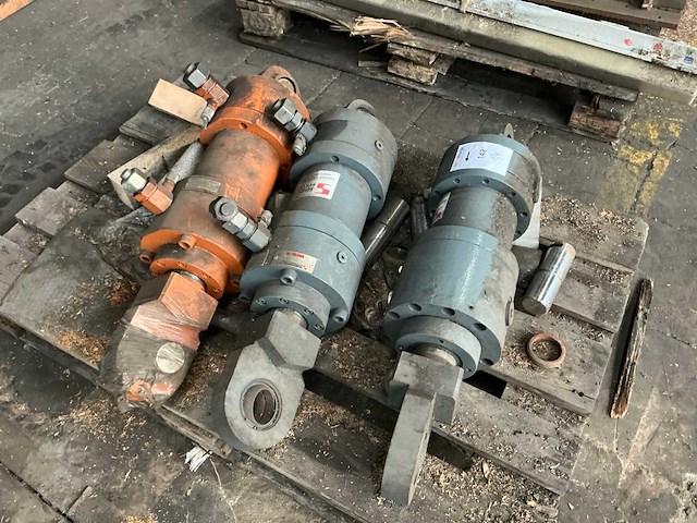 Partij onderdelen - afbeelding 3 van  7