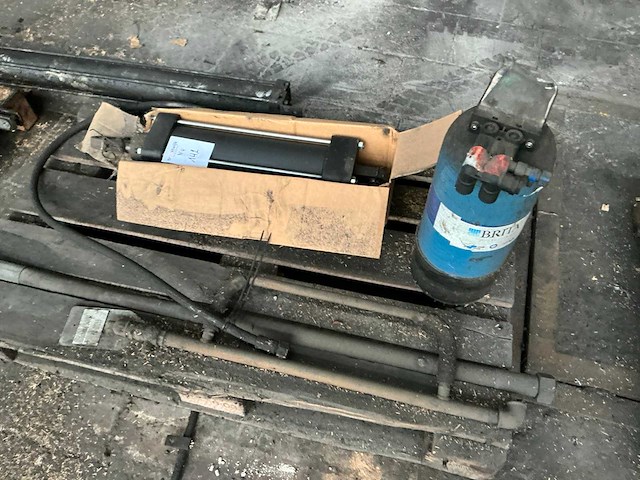 Partij onderdelen - afbeelding 5 van  7