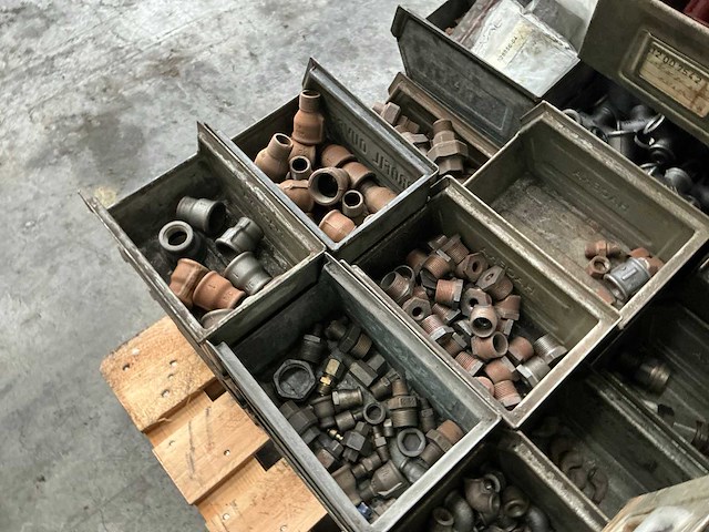 Partij onderdelen - afbeelding 3 van  15