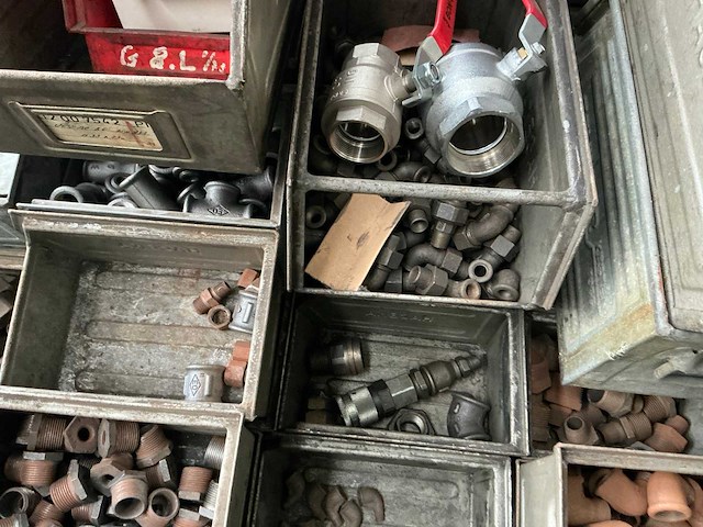 Partij onderdelen - afbeelding 4 van  15