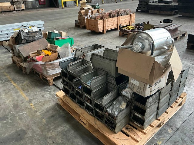 Partij onderdelen - afbeelding 1 van  15