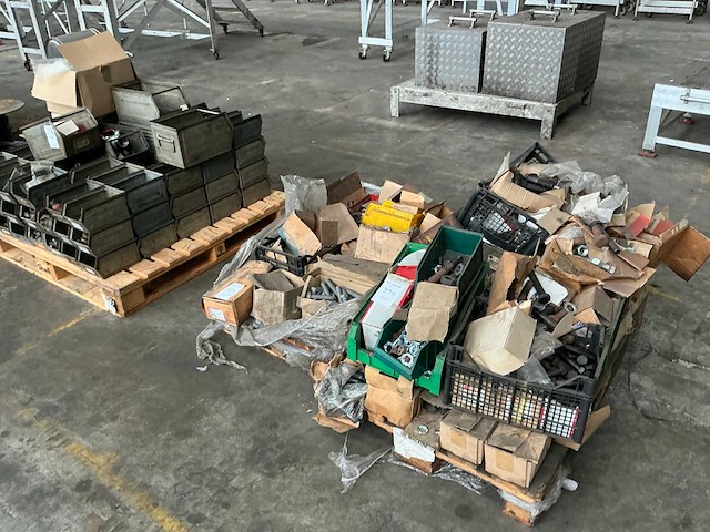 Partij onderdelen - afbeelding 9 van  15