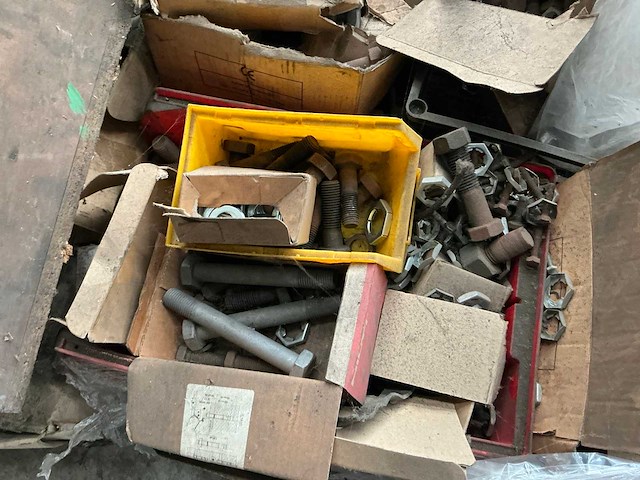 Partij onderdelen - afbeelding 13 van  15