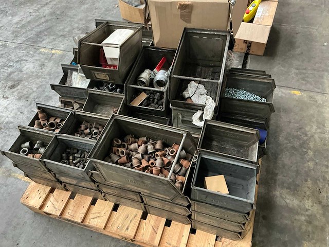 Partij onderdelen - afbeelding 15 van  15