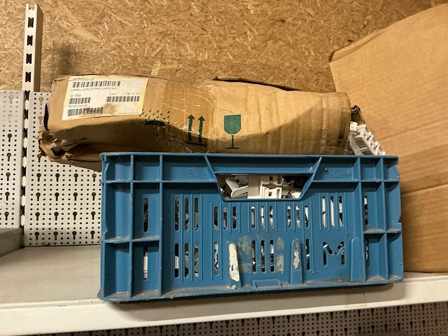 Partij onderhoudsmiddelen en toebehoren - afbeelding 10 van  11