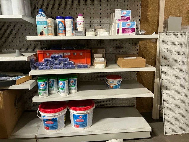 Partij onderhoudsmiddelen en toebehoren - afbeelding 1 van  11