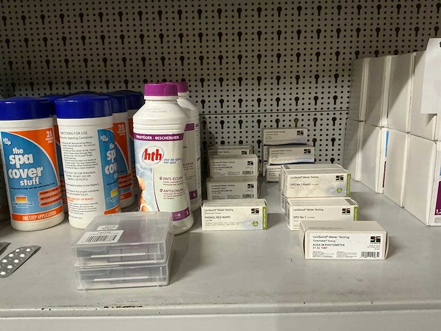 Partij onderhoudsmiddelen en toebehoren - afbeelding 3 van  11