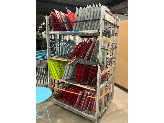 Partij opklapbare bistrostoelen en bistrotafels - afbeelding 3 van  5