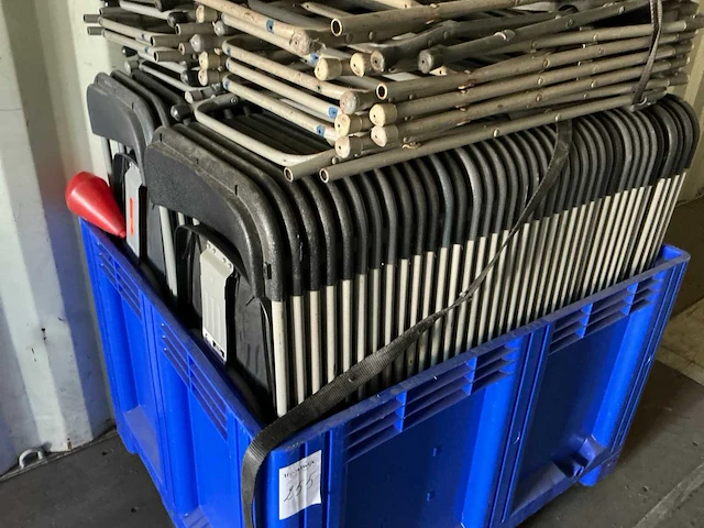 Partij opklapbare stoelen - afbeelding 3 van  3