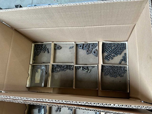 Partij opspan- en klemmateriaal - afbeelding 1 van  5