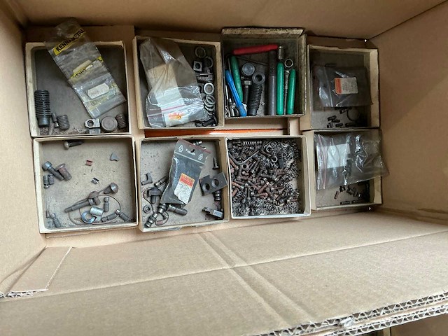 Partij opspan- en klemmateriaal - afbeelding 1 van  4