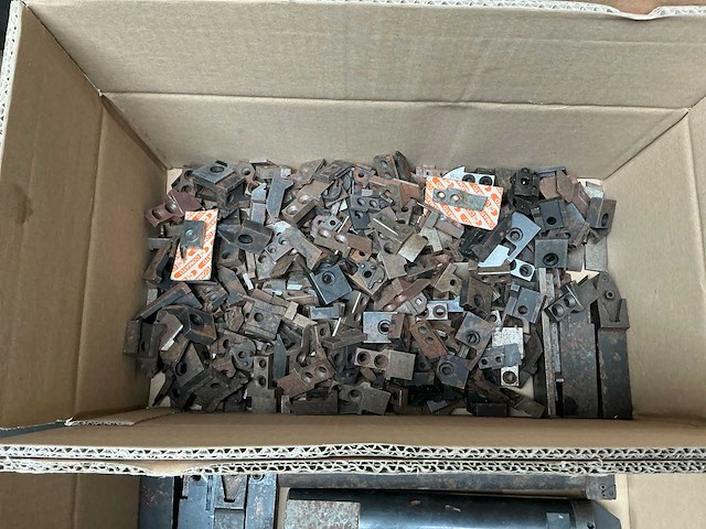 Partij opspan- en klemmateriaal - afbeelding 1 van  2