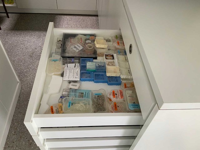 Partij opticien gereedschappen en toebehoren - afbeelding 28 van  32