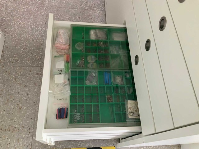 Partij opticien gereedschappen en toebehoren - afbeelding 31 van  32
