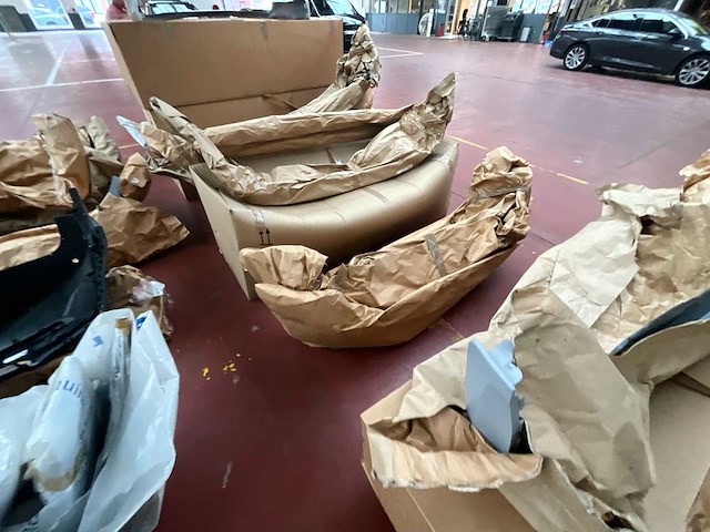 Partij originele carrosserieonderdelen - afbeelding 3 van  7