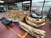 Partij originele carrosserieonderdelen - afbeelding 1 van  7