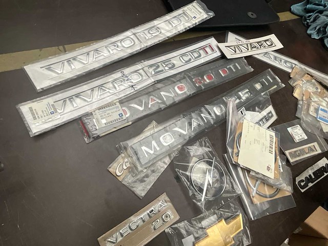 Partij originele opel modelbadges/emblemen - afbeelding 1 van  6