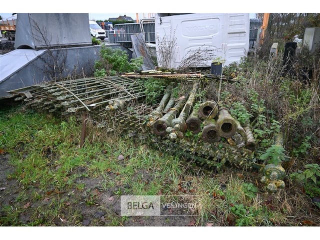 Partij oud hekwerk - afbeelding 1 van  9