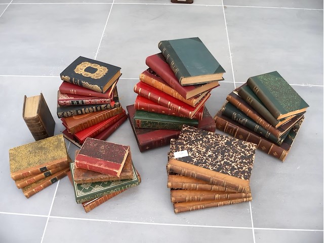 Partij oude boeken - afbeelding 1 van  9