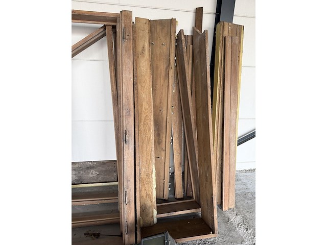 Partij oude deuren en toebehoren - afbeelding 4 van  4