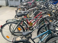 Partij oude fietsen
