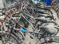 Partij oude fietsen - afbeelding 2 van  4