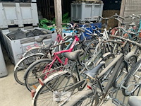 Partij oude fietsen - afbeelding 4 van  4
