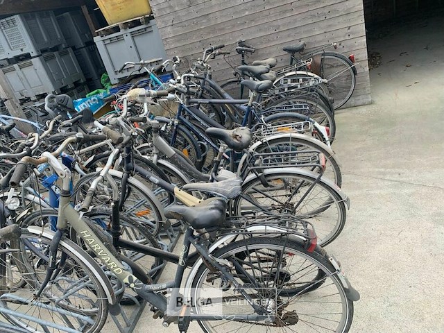 Partij oude fietsen - afbeelding 2 van  3