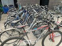 Partij oude fietsen - afbeelding 3 van  3