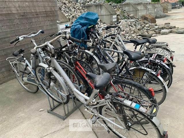 Partij oude fietsen - afbeelding 2 van  2