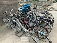 Partij oude fietsen - afbeelding 2 van  2
